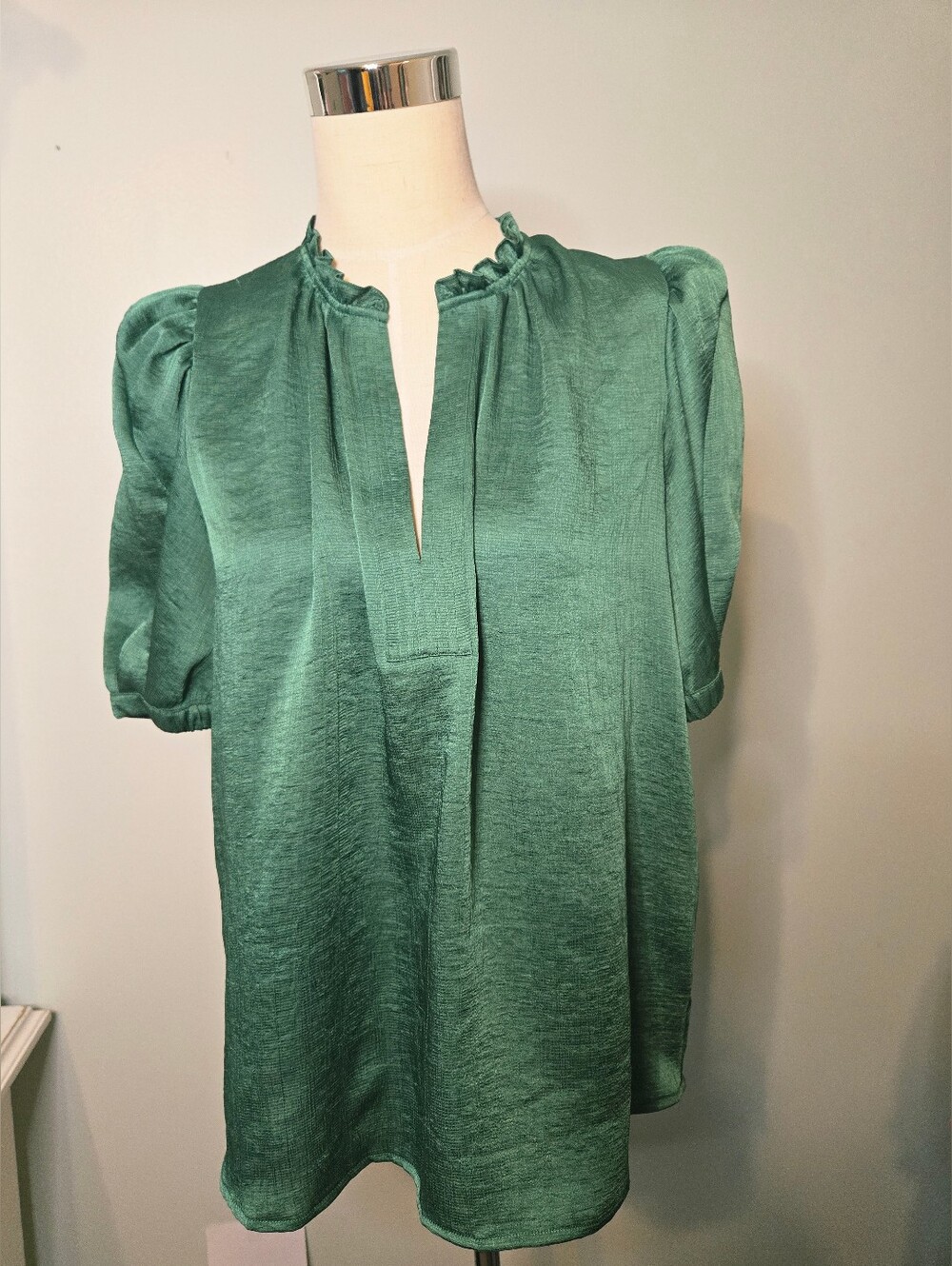 Current Air Emerald Green Puff-Sleeve Split-Neck Blouse